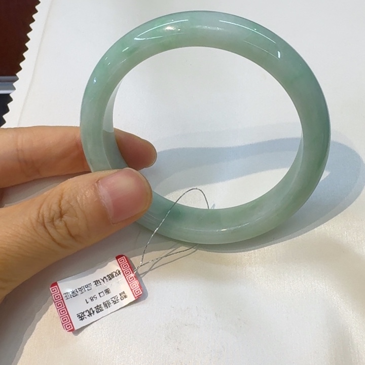 翡翠手镯未镶嵌手镯