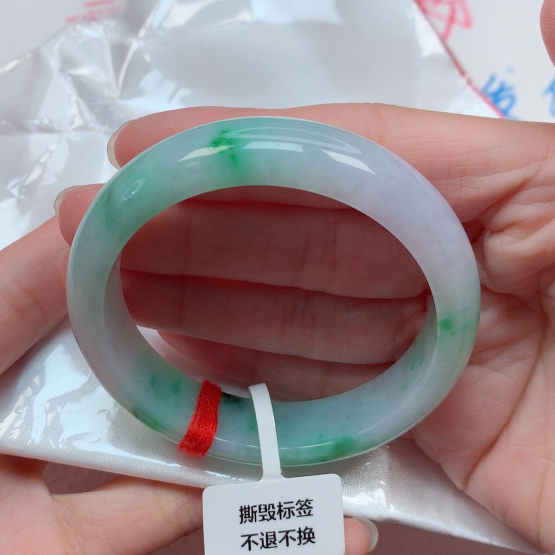 翡翠手镯未镶嵌54圈