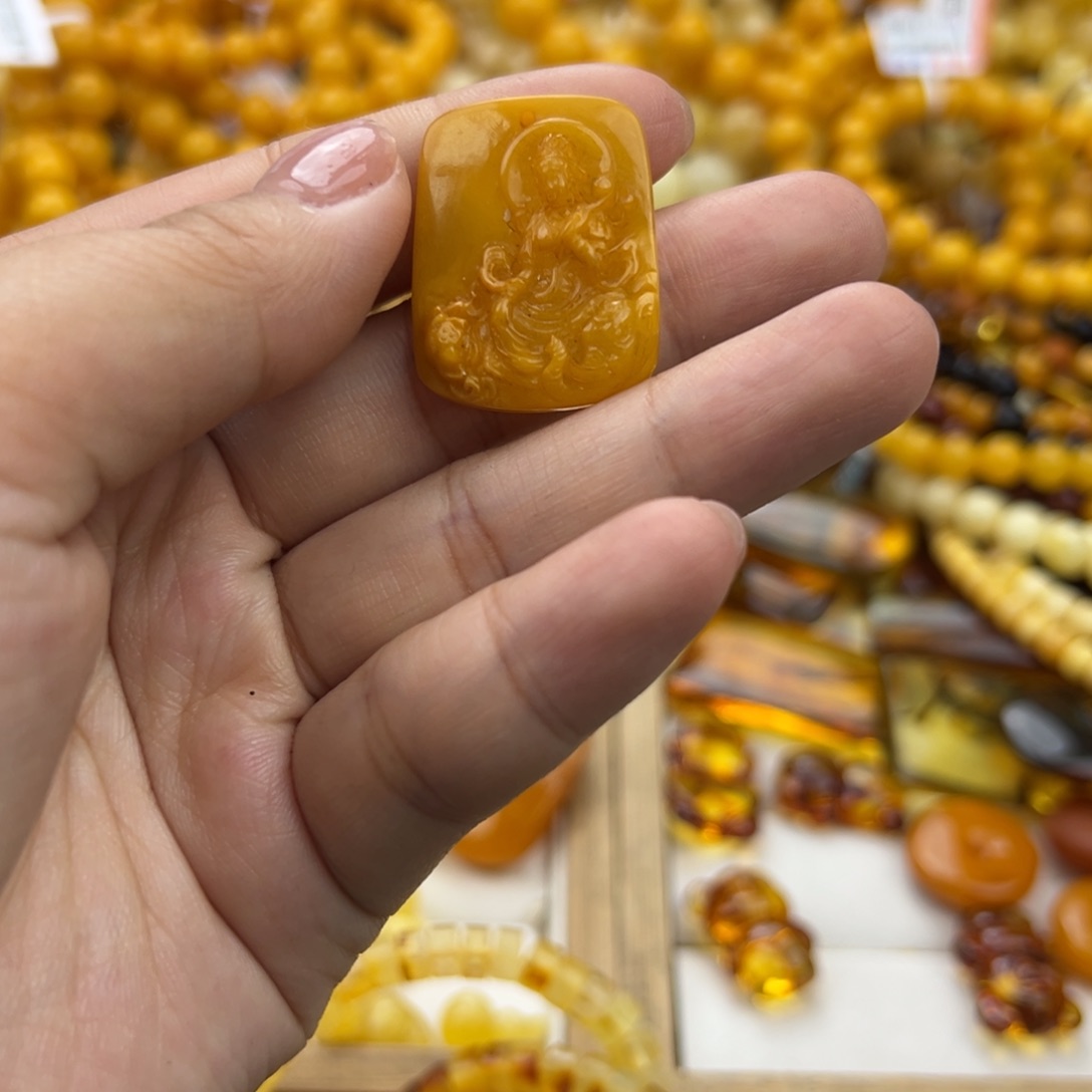 琥珀珠宝奇石未镶嵌