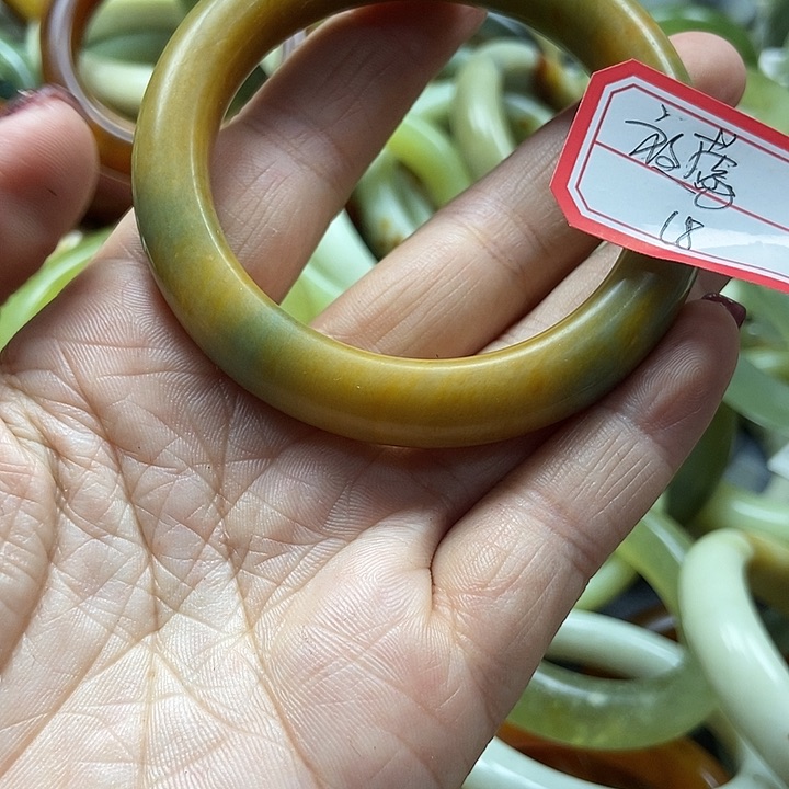 蛇纹石玉手镯未镶嵌夜*