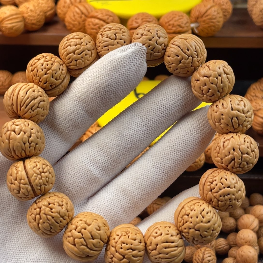 好***在吊坠桃核肌肉苹果