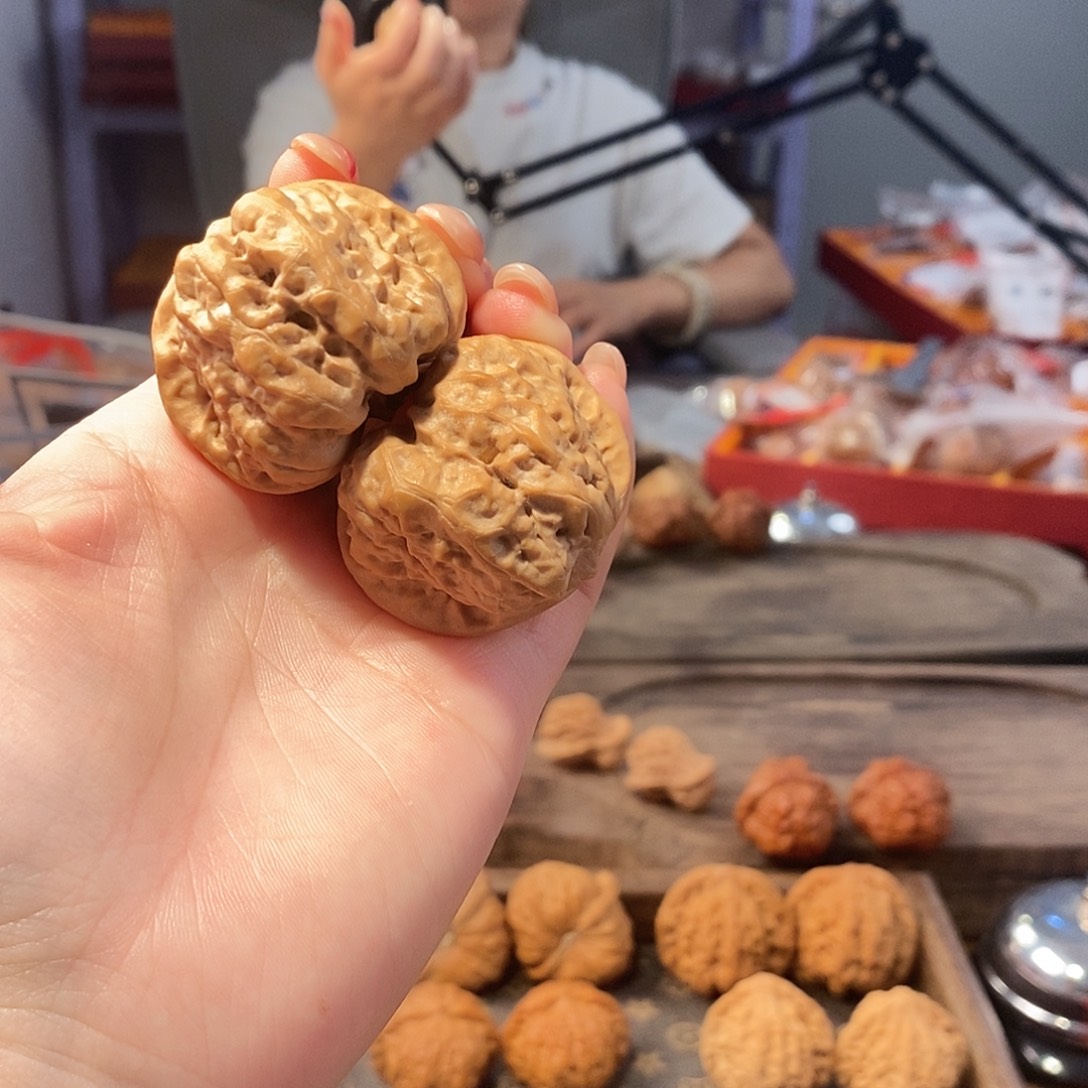 文玩核桃吊坠蛤蟆头