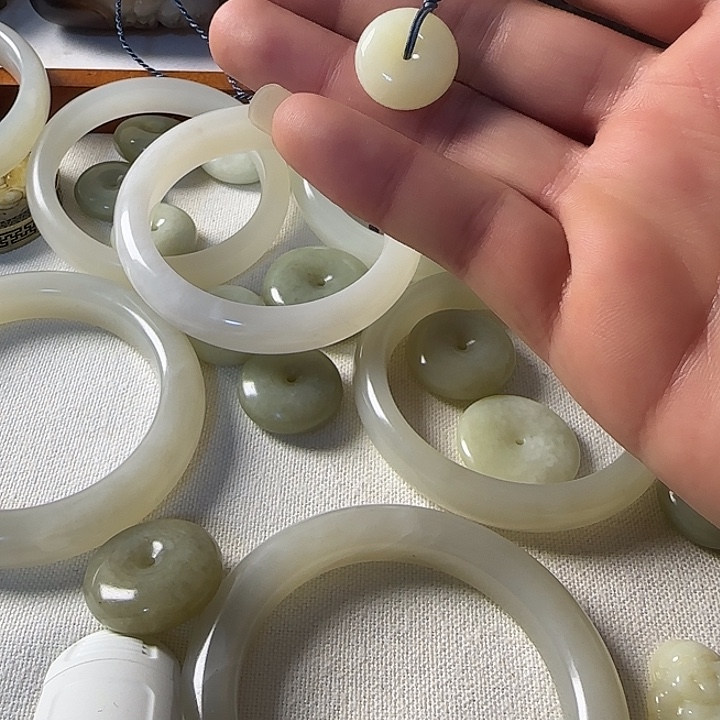 和田玉（糖玉）未镶嵌颈饰