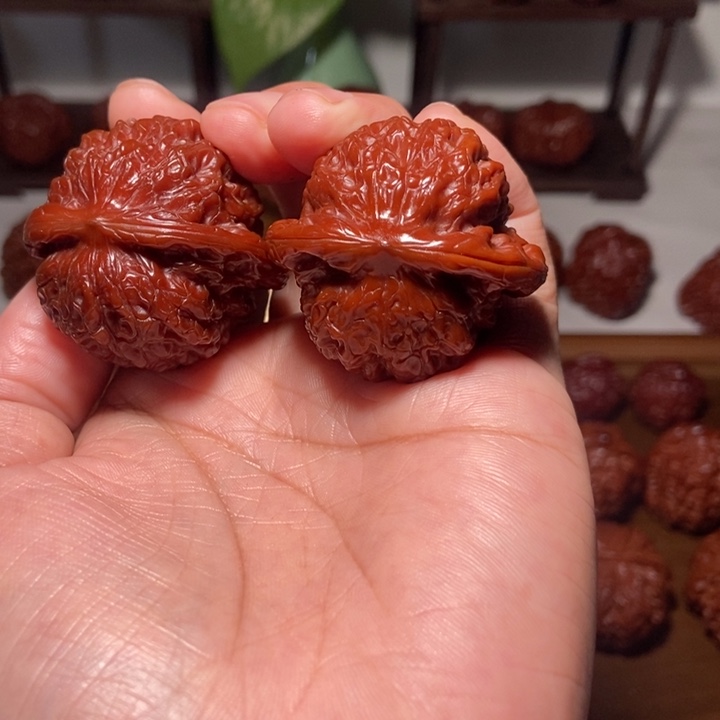 纵***海文玩核桃吊坠血麒麟