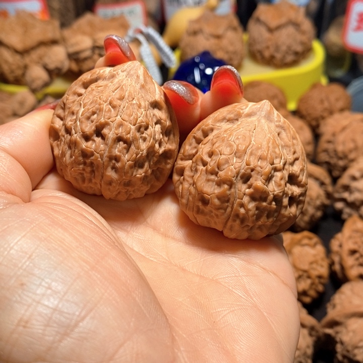 桃核吊坠蛇王一抹红全品36尺