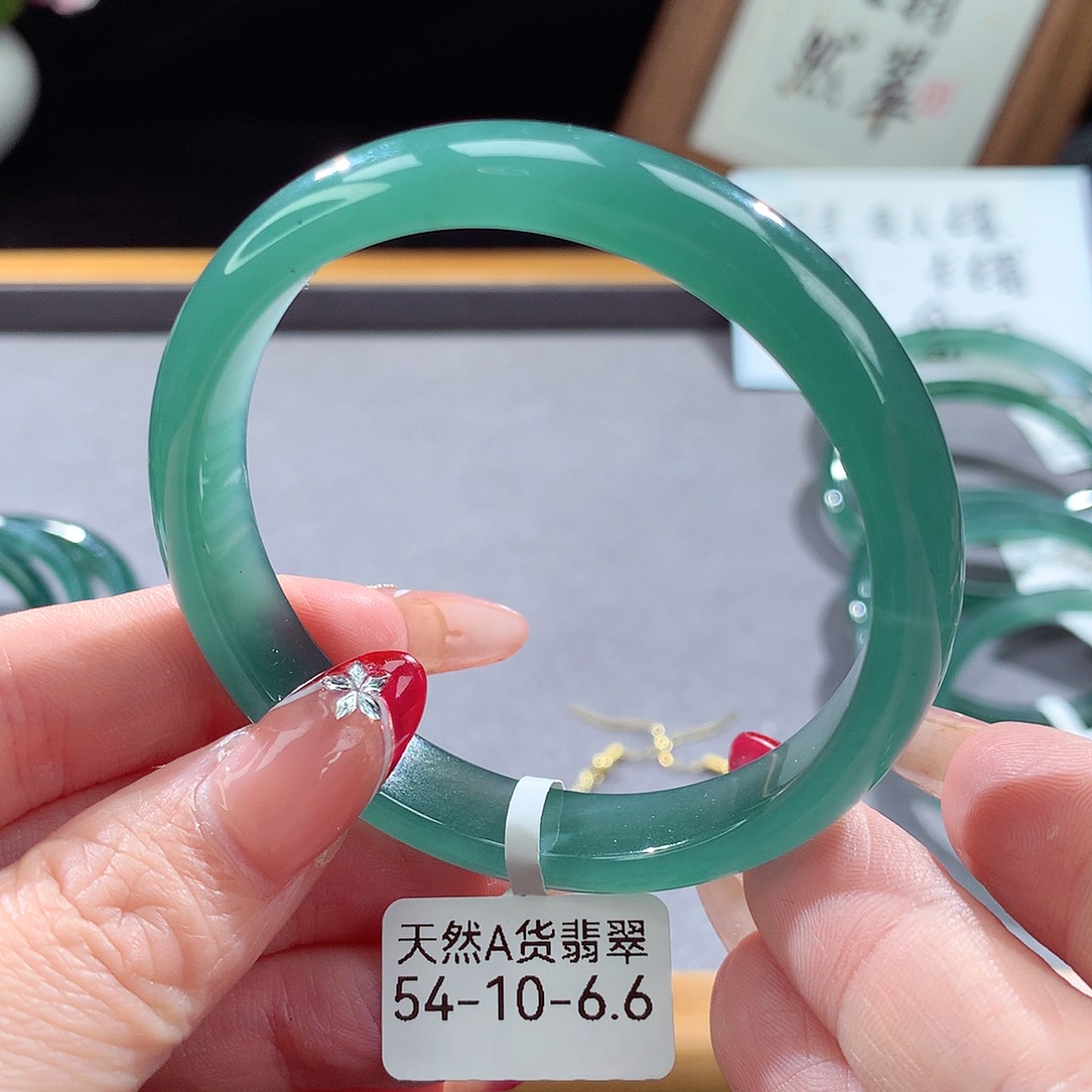 翡翠手镯（圆镯）未镶嵌