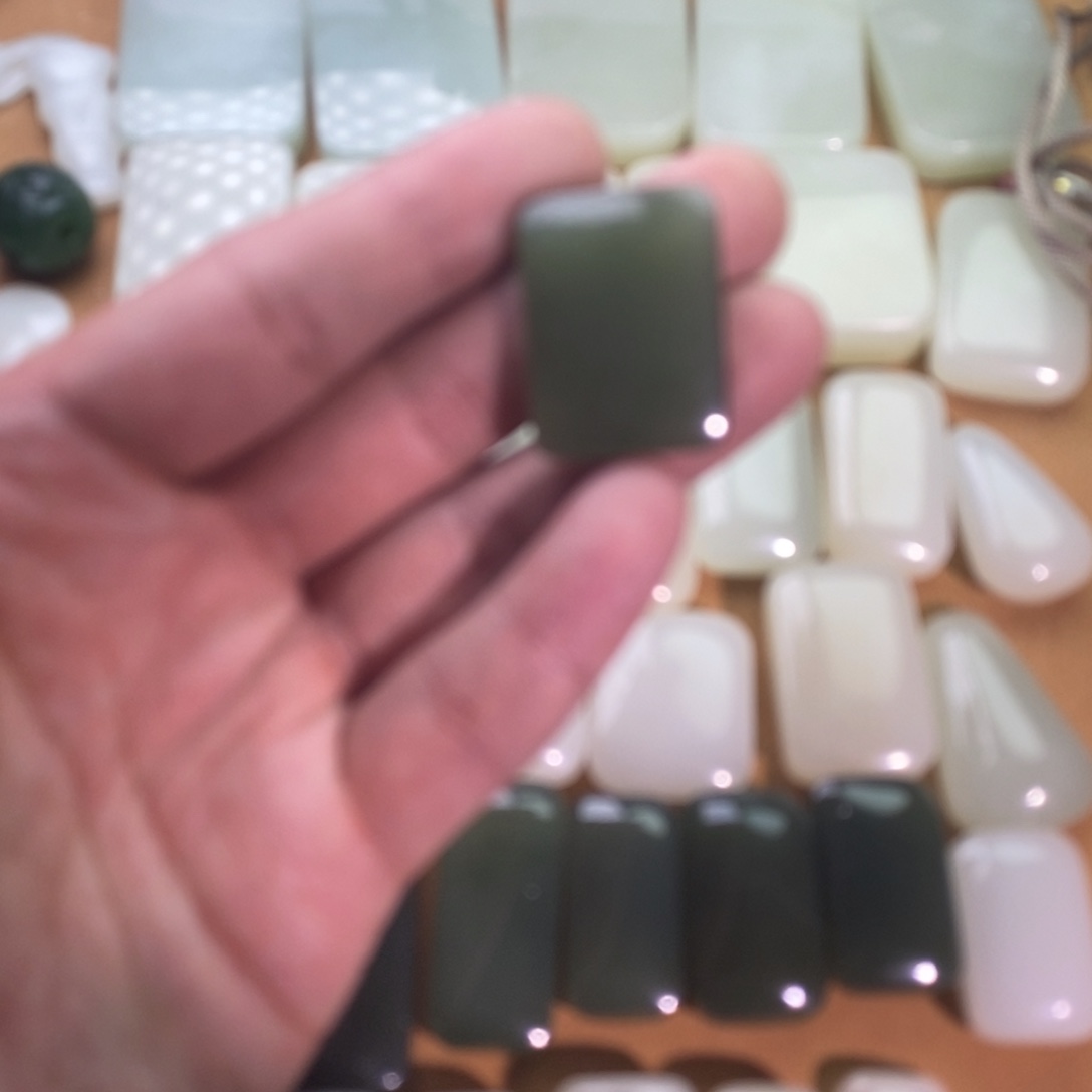 和田玉颈饰未镶嵌微瑕有包容