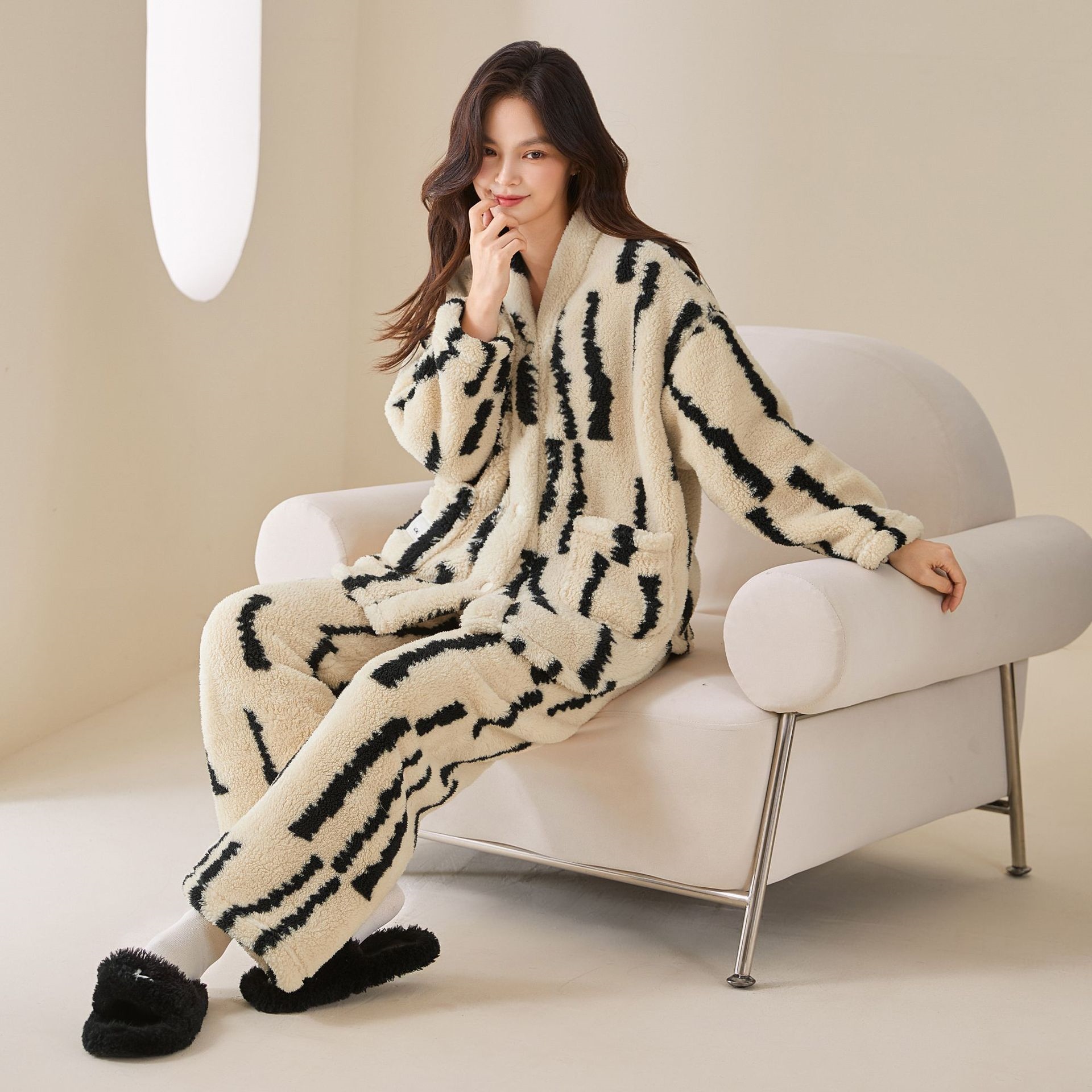 [维多利亚]【特加厚/高品质】女款冬季珊瑚绒加绒保暖睡衣家居服