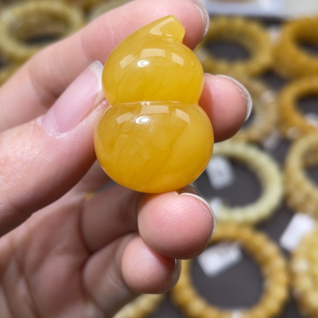 蜜蜡未镶嵌珠宝奇石