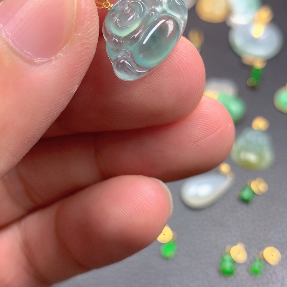 【闪购商品】颈饰18K金镶嵌翡翠翡翠