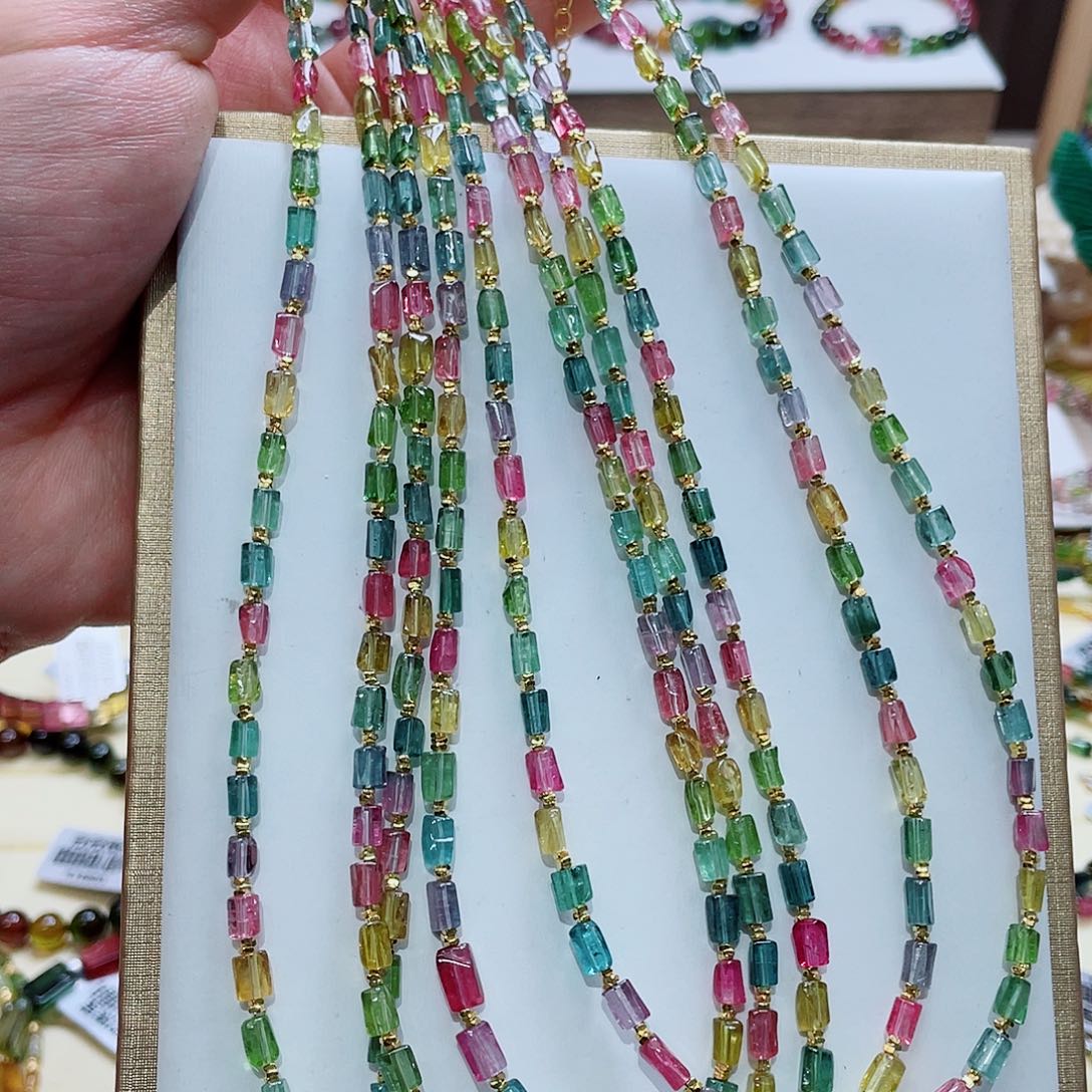 碧玺颈饰未镶嵌多样性发其一