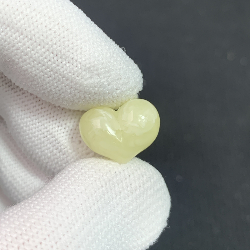 P1321保真原矿俄料尺寸14.6*11mm蜜蜡屁桃爱心单颗隔珠微瑕放漏