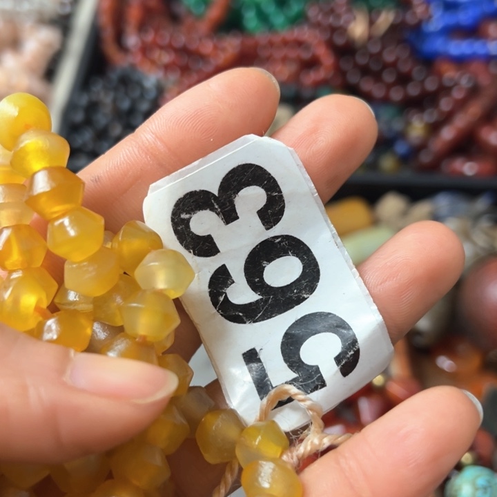 玛瑙/玉髓颈饰未镶嵌墨*