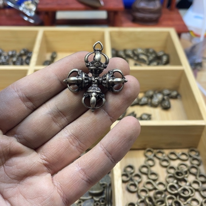 藏传白利马十字金刚杵手工翻砂一个