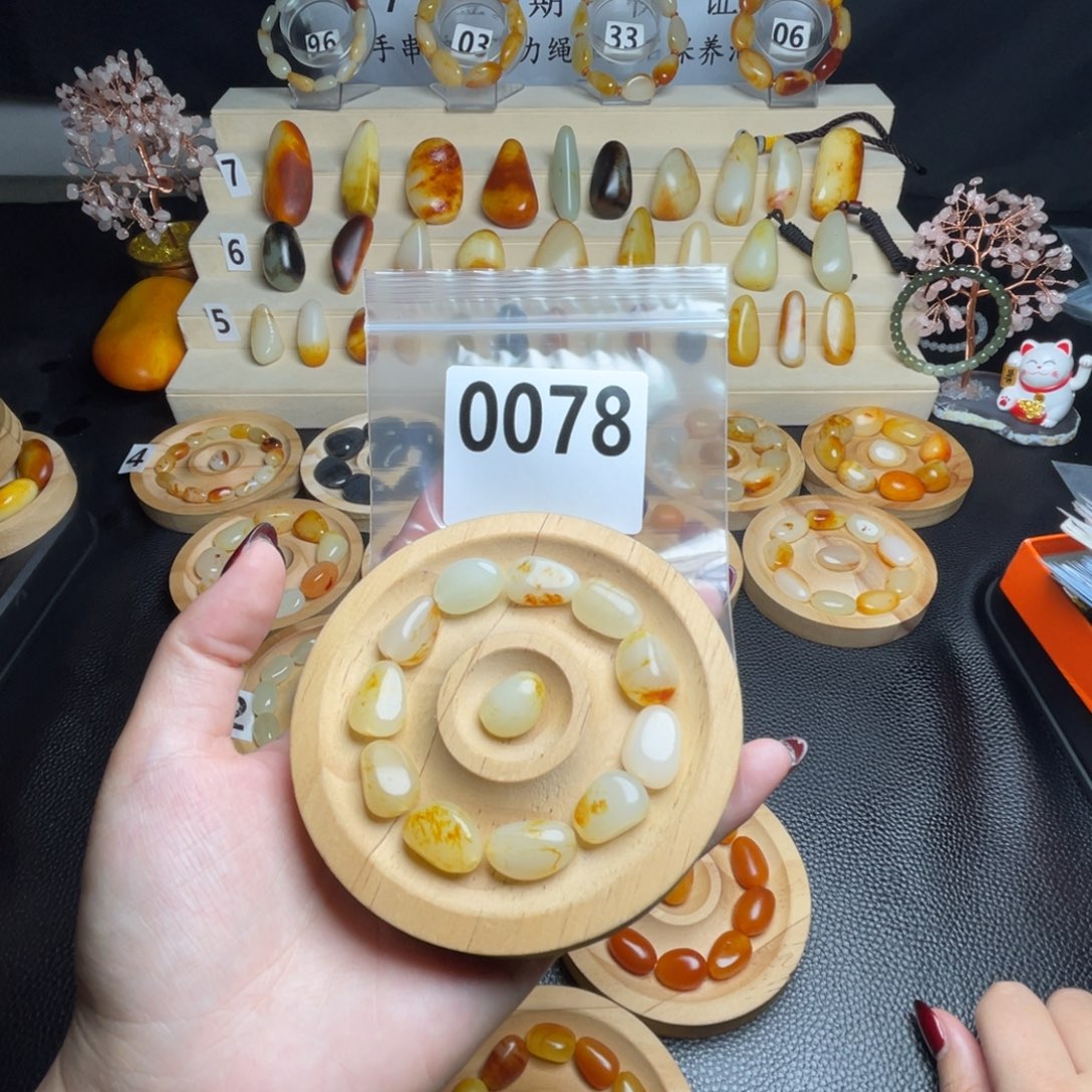 木***心和田玉未镶嵌手链