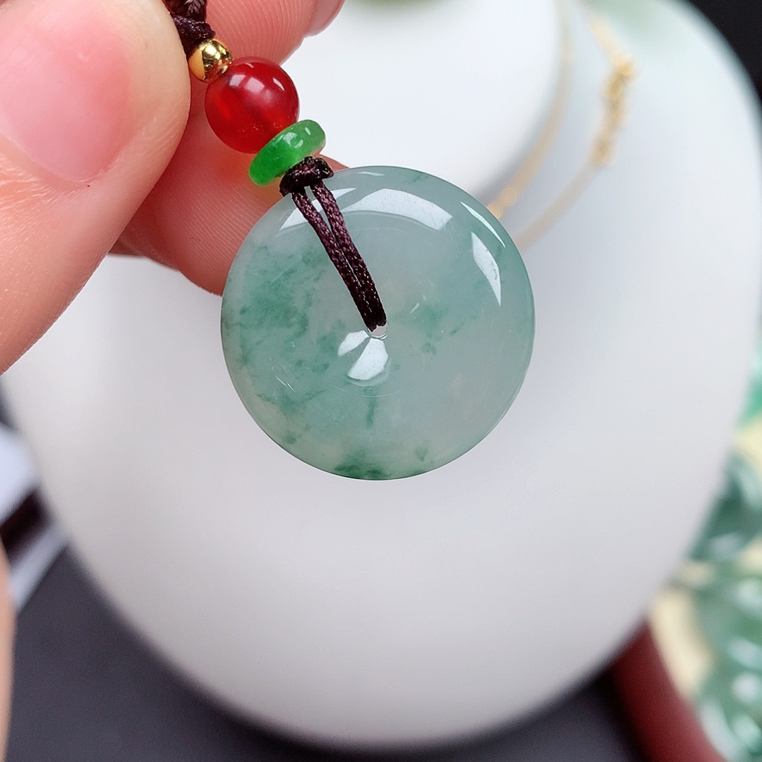 翡翠未镶嵌颈饰平安扣