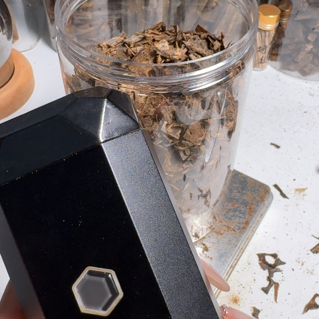 斑纹漆（虎斑木）樵**行海南白棋沉水200克送高温炉一个