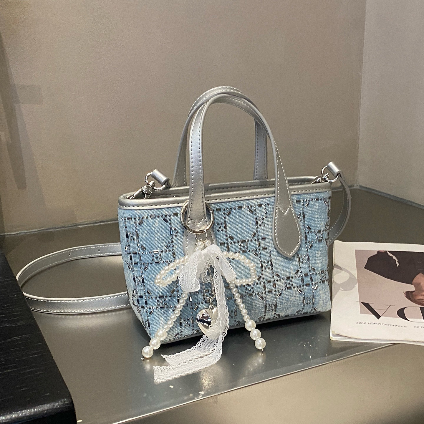 重工镶钻手提女包包2025新款枕头包高级韩版通勤斜挎撞色水桶包