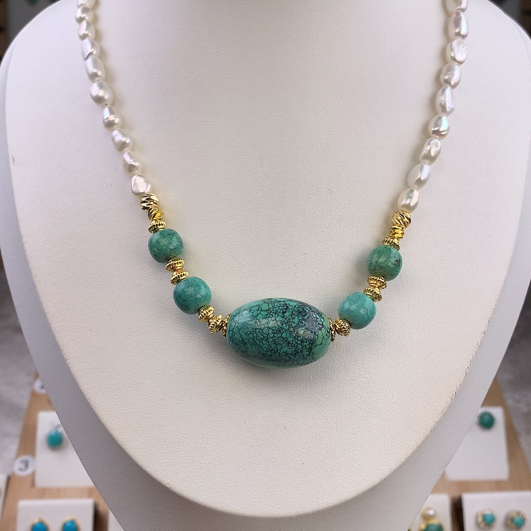 绿松石未镶嵌颈饰