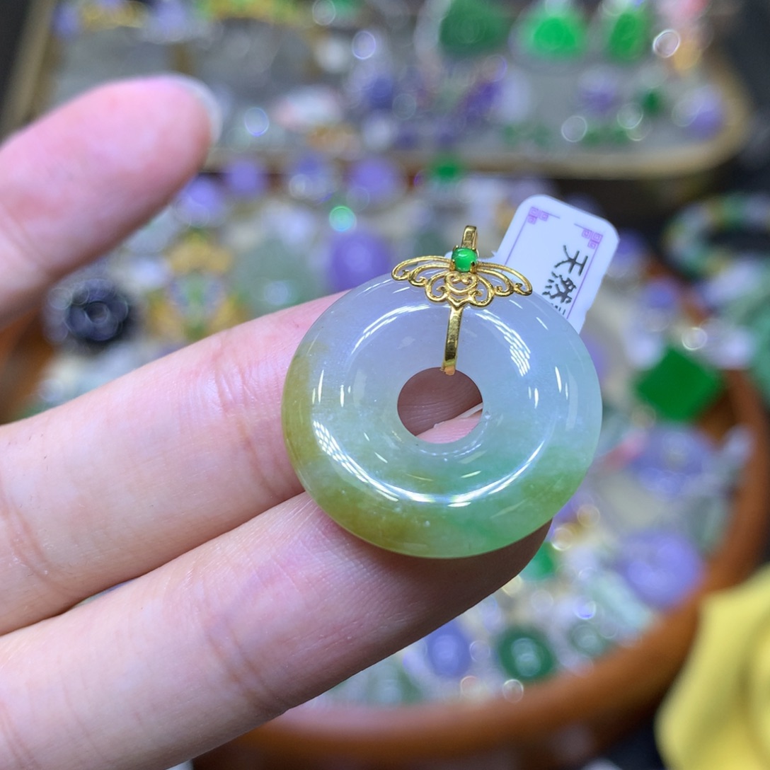 翡翠18K金镶嵌颈饰