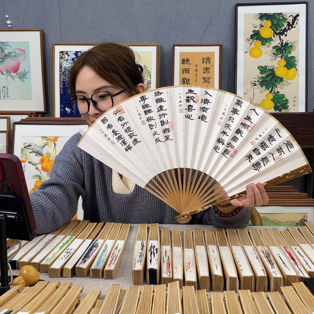 国画95寸梅妃-纯手绘-文玩扇骨（默认粘好）