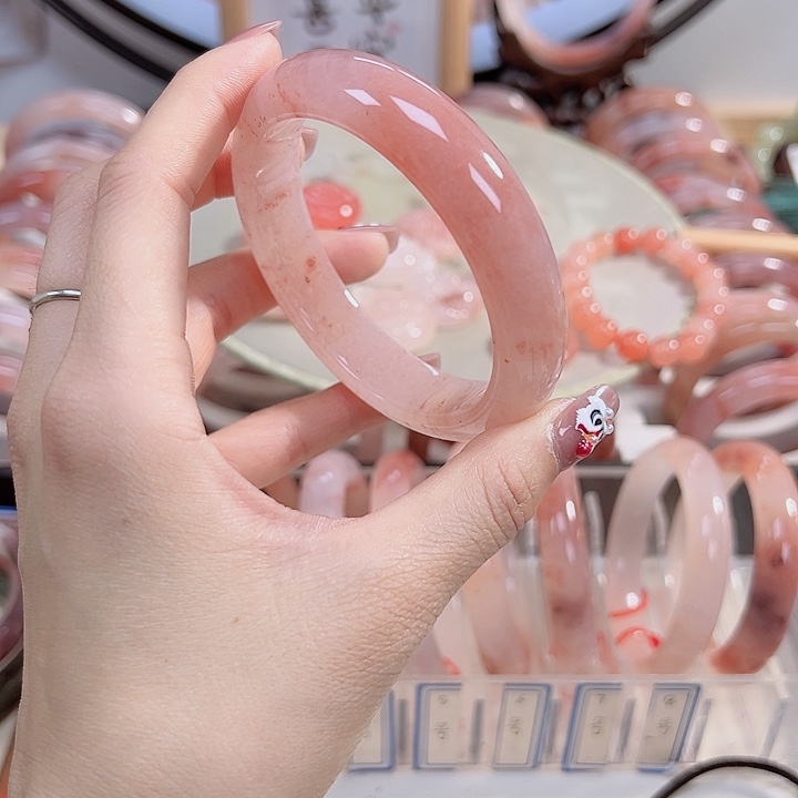 石英质玉手镯未镶嵌是****༄