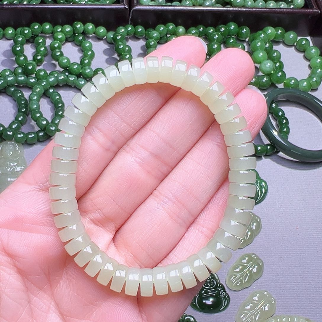 和田玉颈饰未镶嵌