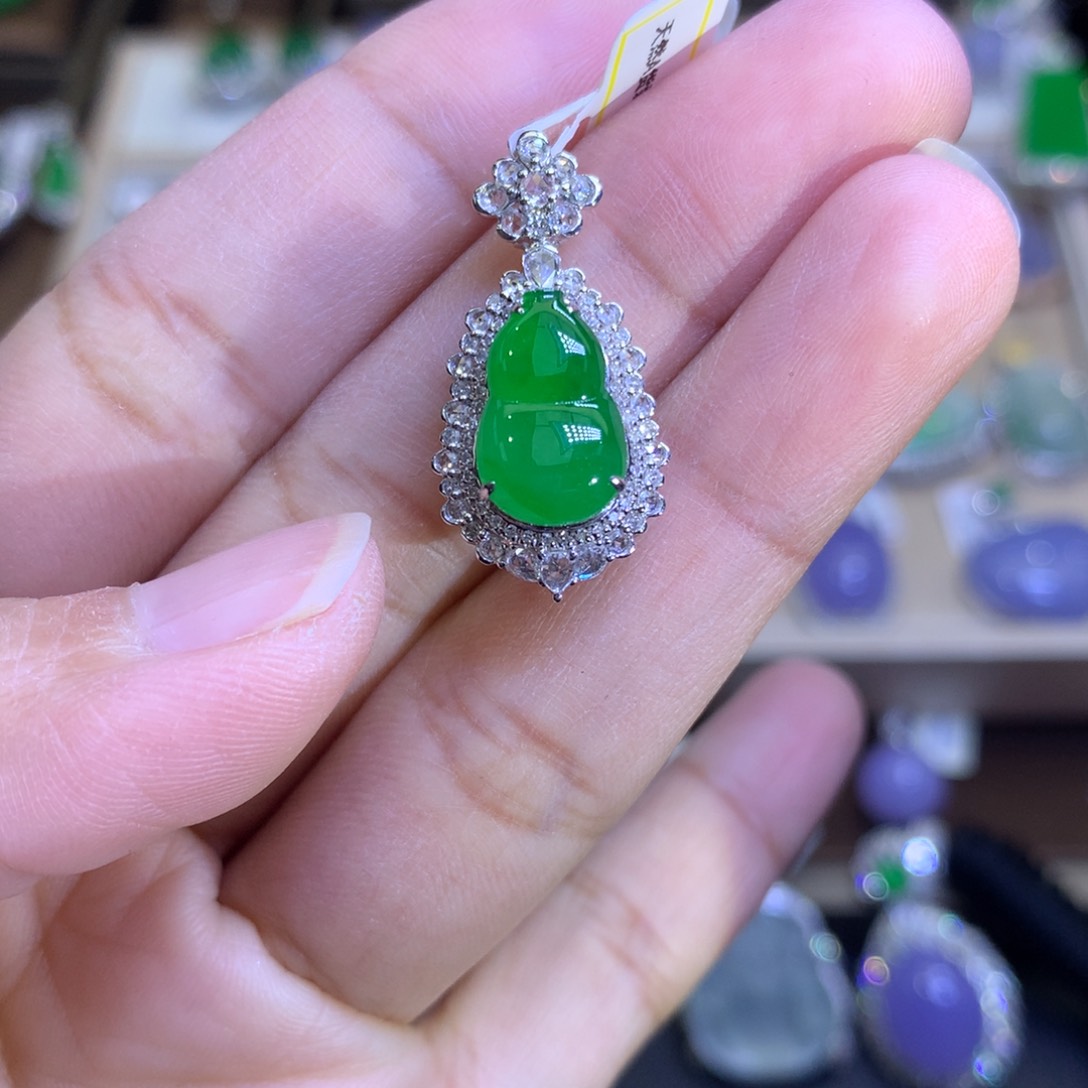 翡翠颈饰18K金镶嵌?****?翡翠