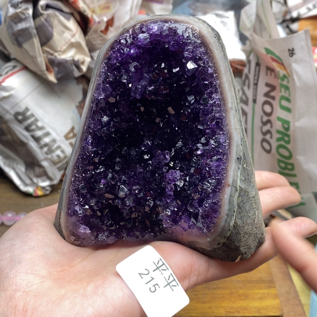 紫晶乌拉圭未镶嵌