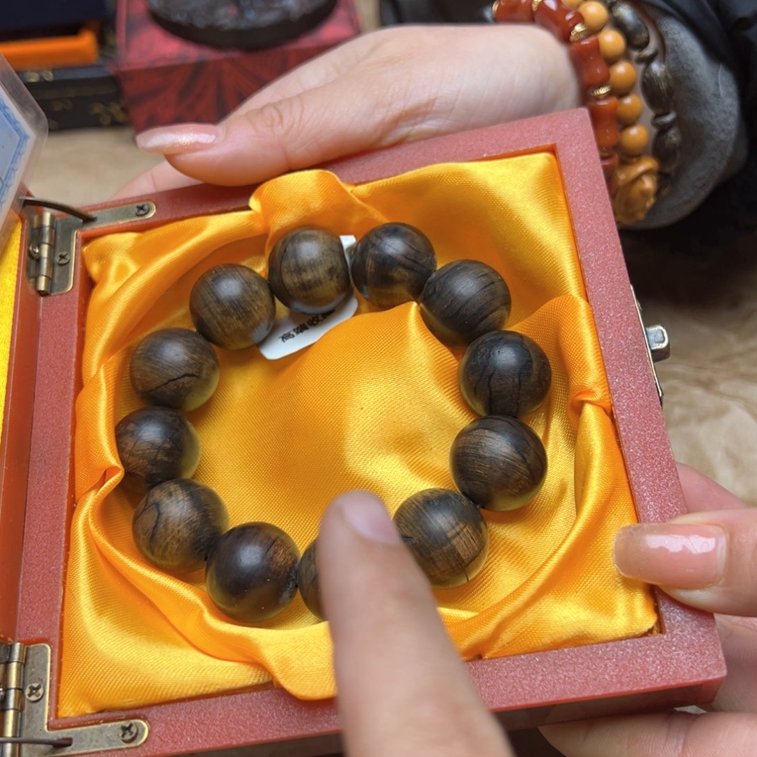 大叶紫檀（黑酸枝木类）