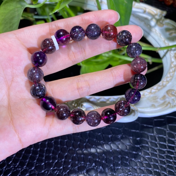高品黑加仑彩超单圈10mm左右水晶手串