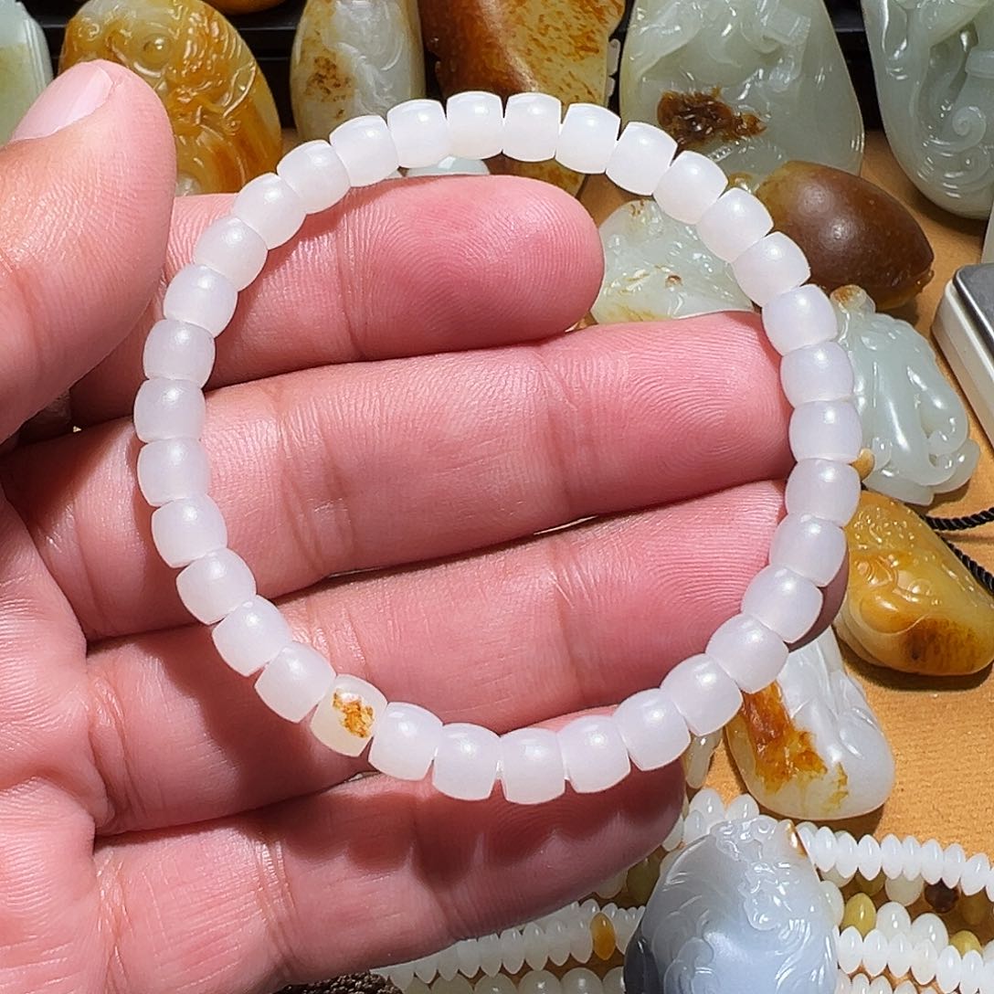 和田玉颈饰未镶嵌