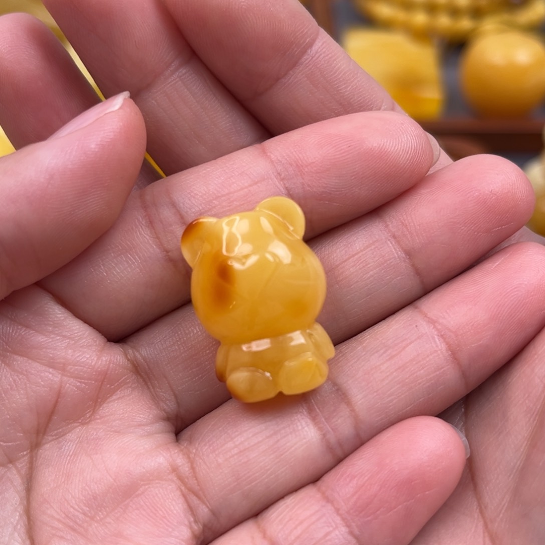琥珀裸石未镶嵌小熊