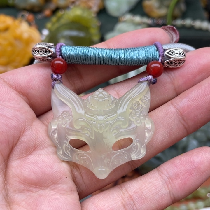 蛇纹石玉吊坠合金