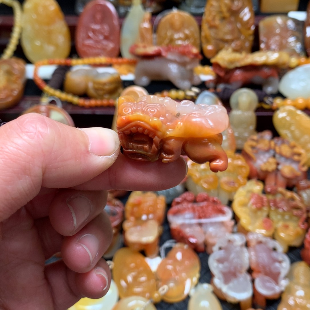 石英质玉（黄龙玉）挂件未镶嵌