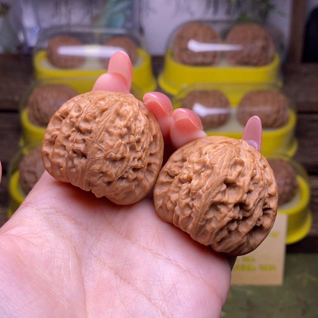 文玩核桃吊坠全品38+三角白狮子头M08