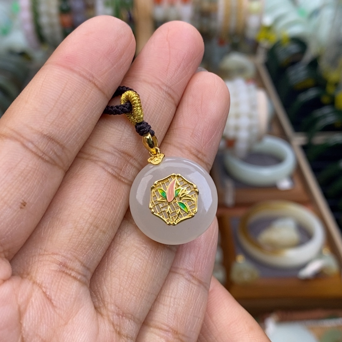 和田玉未镶嵌颈饰