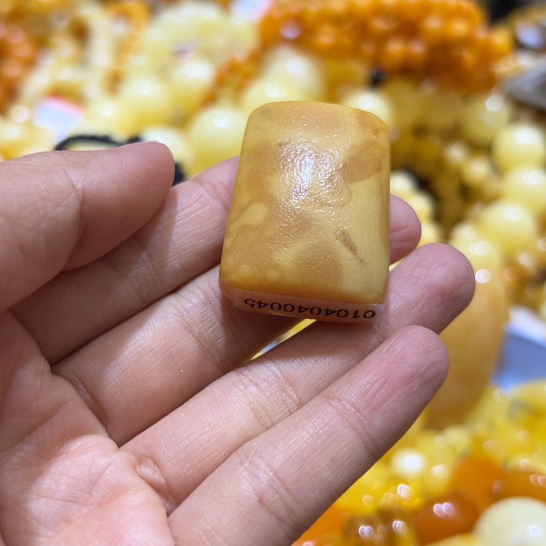 琥珀珠宝奇石未镶嵌