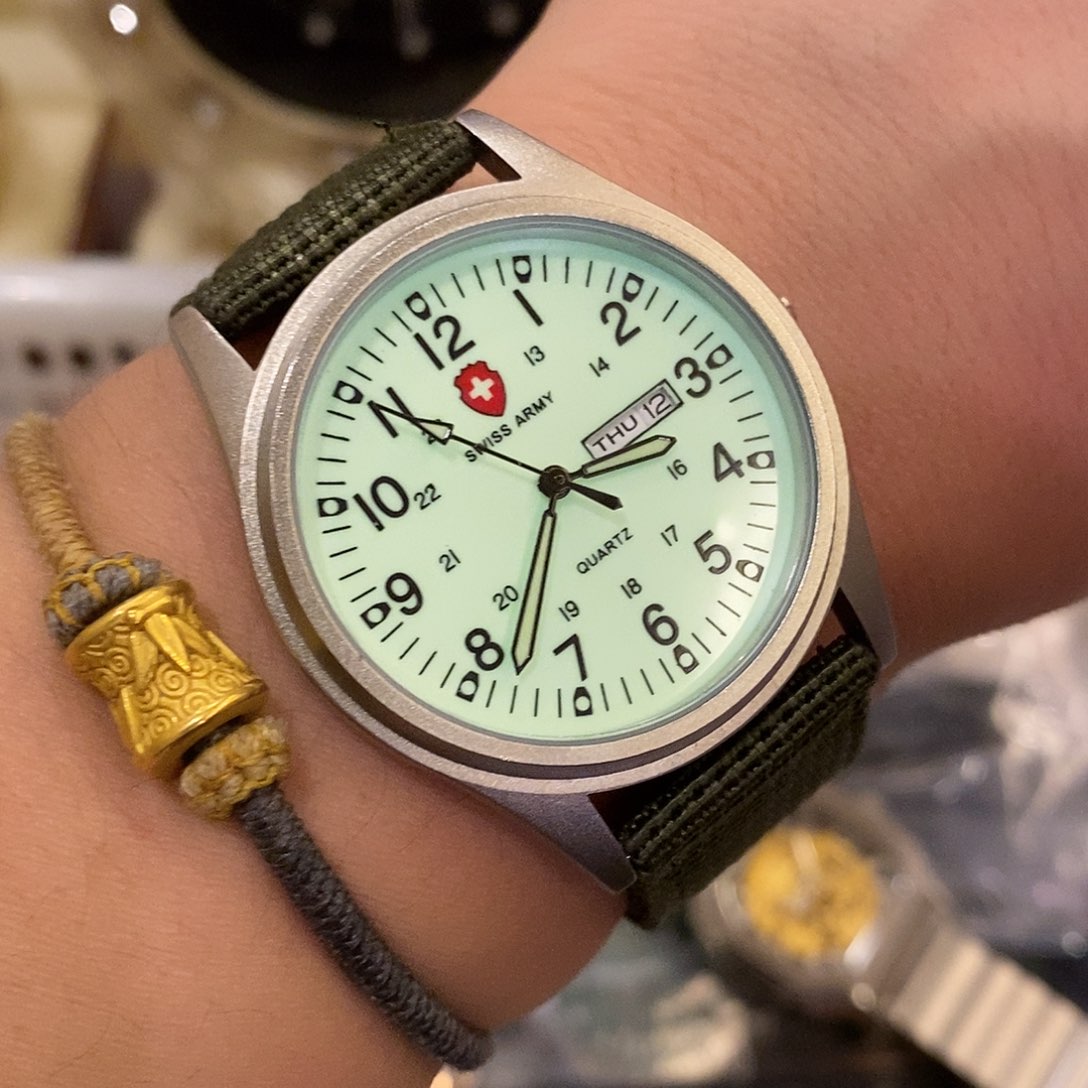 精钢Swiss瑞士军刀户外腕表