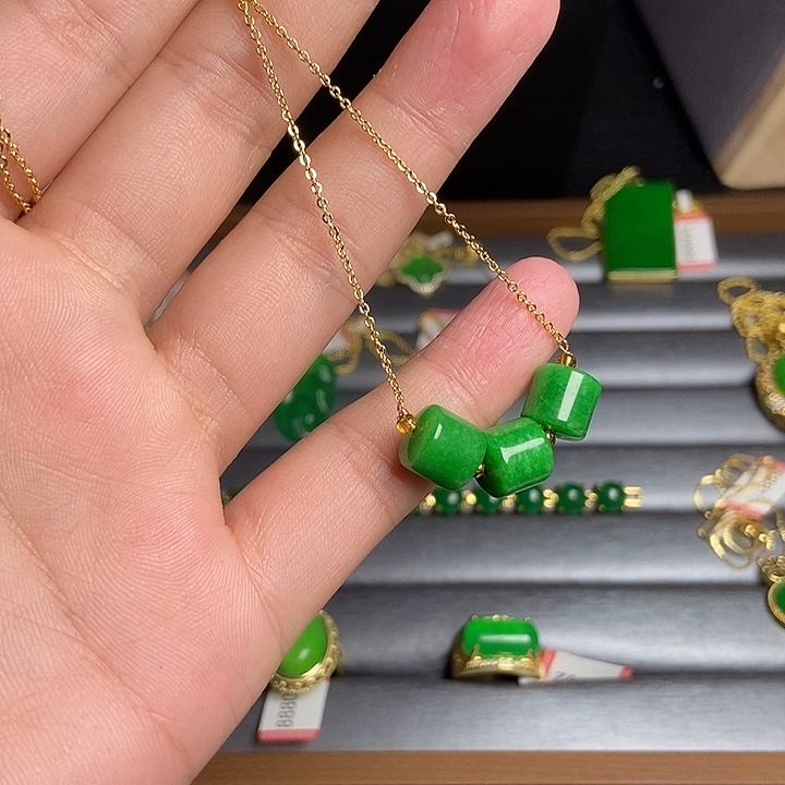 翡翠18K金镶嵌颈饰88816