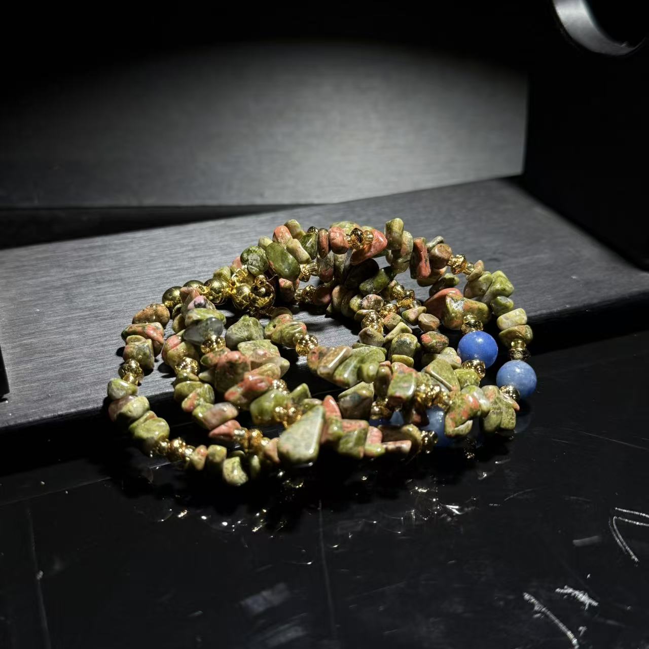 【皇后甄选】C101303 绿舒原石手链-多样性发其一