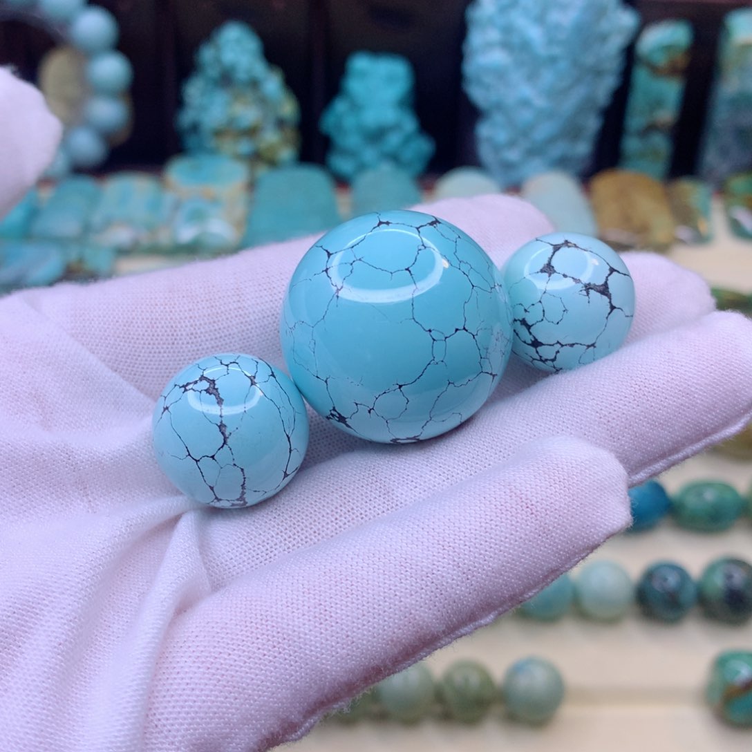 绿松石颈饰未镶嵌南**?