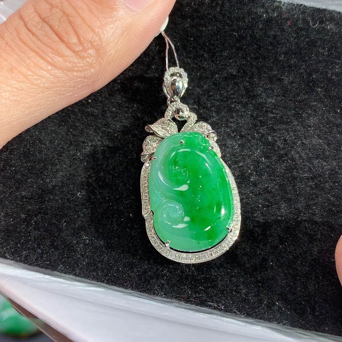 翡翠吊坠(赠链)18K金镶嵌