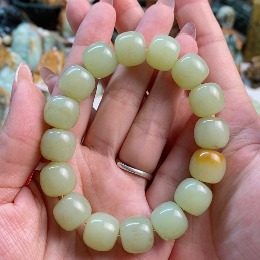 透闪石质玉手串未镶嵌