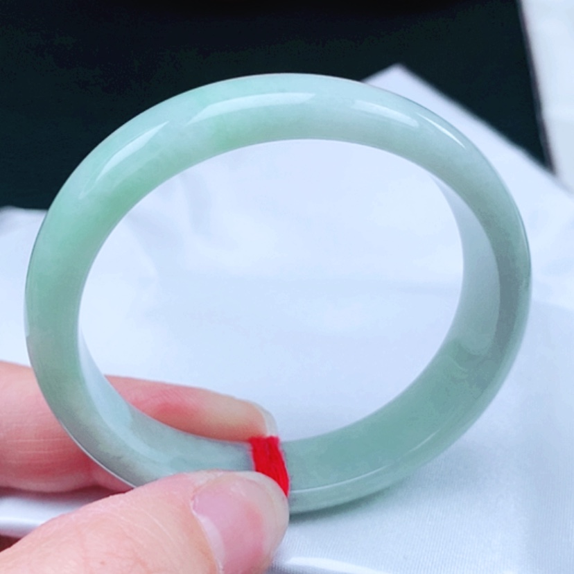 【闪购商品】翡翠手镯未镶嵌54贵妃镯