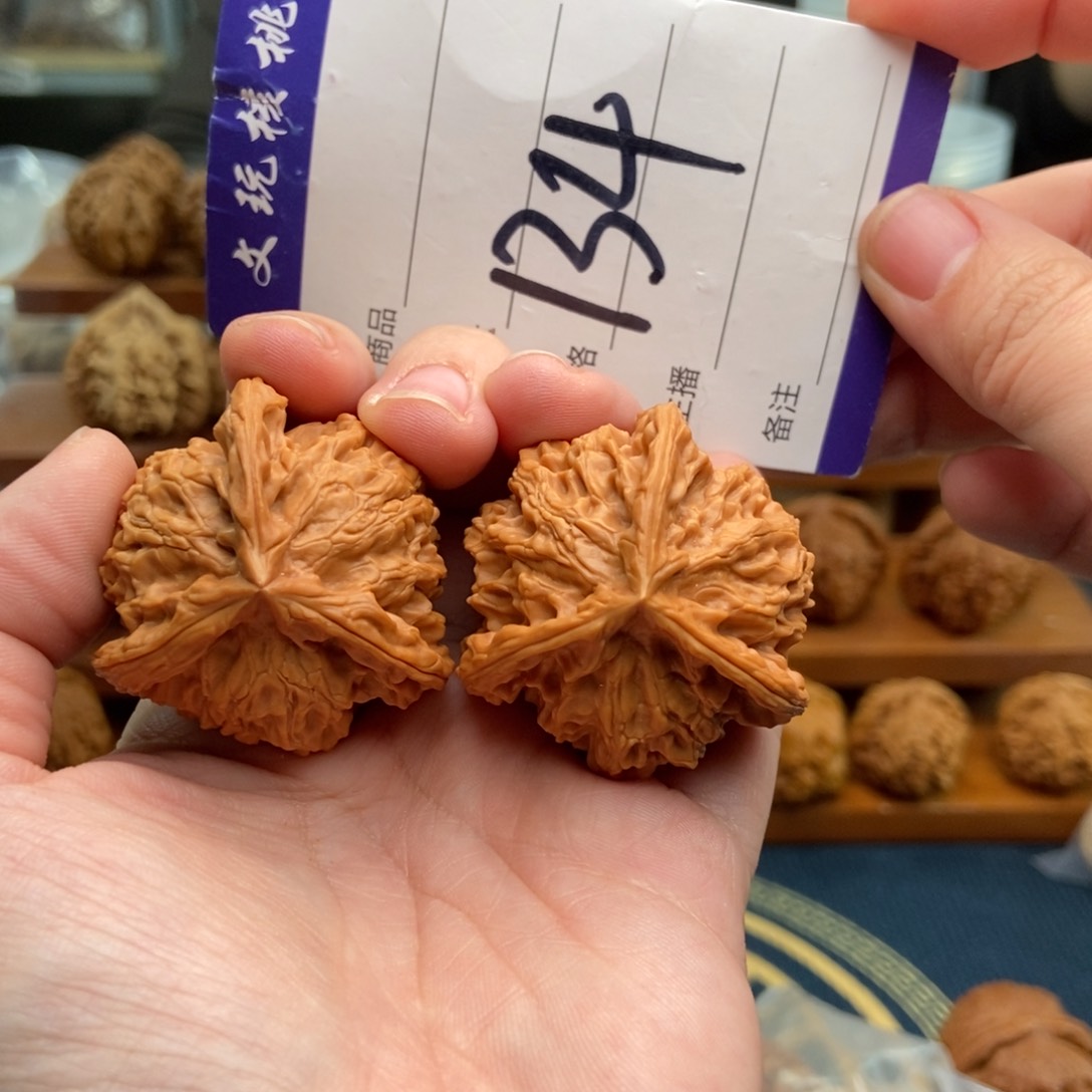 文玩核桃吊坠40三棱