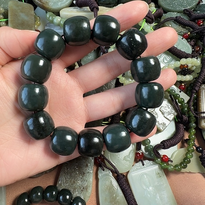 和田玉颈饰未镶嵌