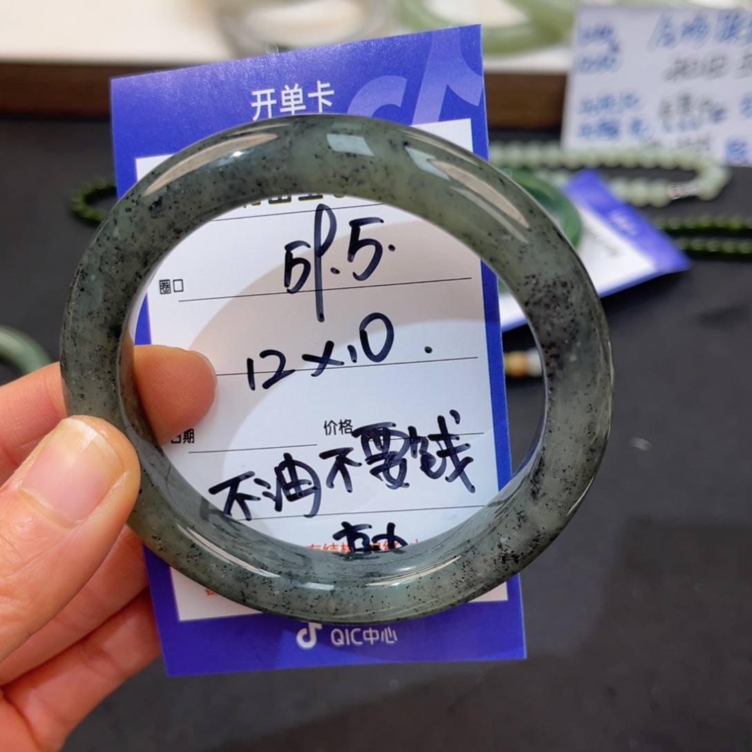 蒲***英和田玉未镶嵌手镯