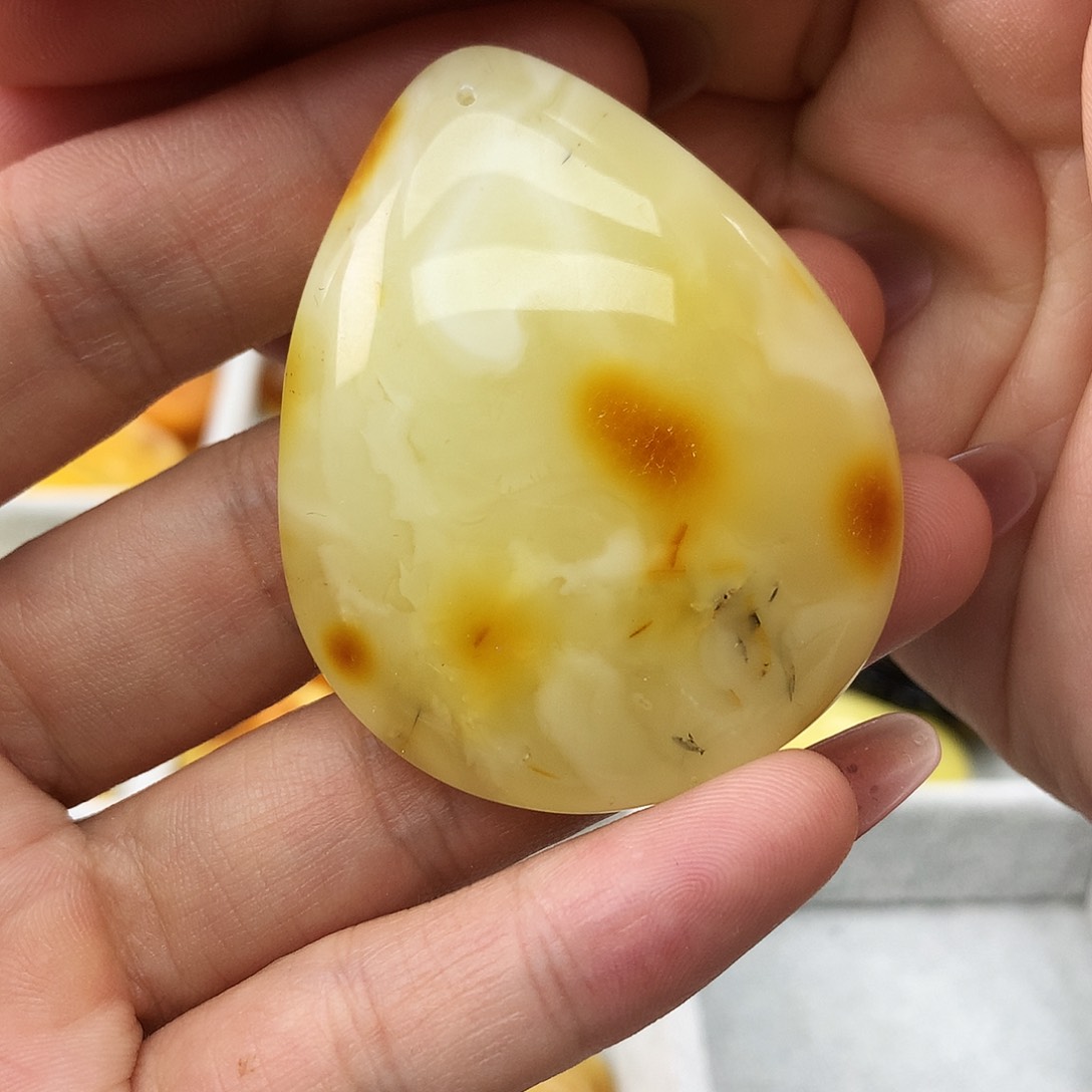 未镶嵌蜜蜡珠宝奇石