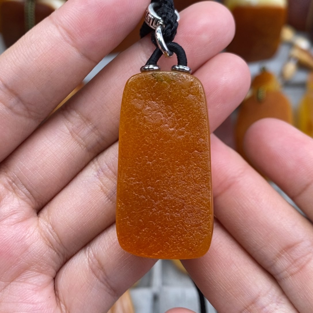 琥珀吊坠(赠链)未镶嵌